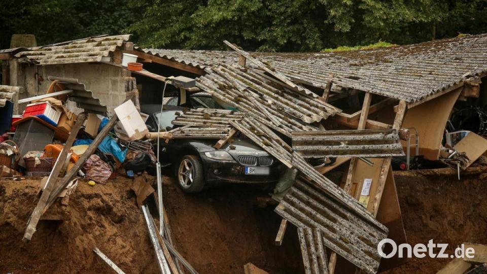 16.07.2021, Nordrhein-Westfalen, Erftstadt: Trümmer eingestürzter Häuser liegen im Ortsteil Blessem. Foto: David Young/dpa +++ dpa-Bildfunk +++ Bild: David Young