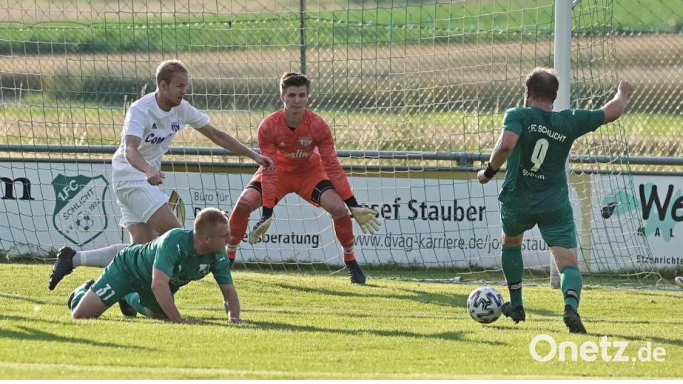 Norbert Braun (rechts) hatte hier nach einer halben Stunde die beste Chance zum Ausgleich. Bild: ref
