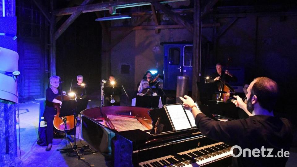 Die Oper &quot;Insomnia&quot; wurde im Ringlokschuppen in Amberg uraufgeführt. Bild: Petra Hartl