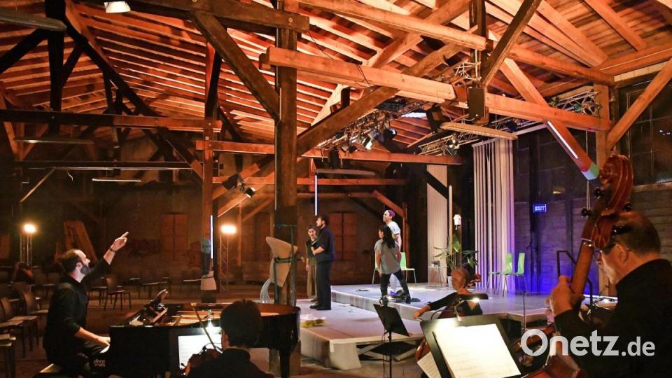 Zu Besuch bei der Generalprobe zur Oper &quot;Insomnia&quot; im Ringlokschuppen in Amberg. Bild: Petra Hartl