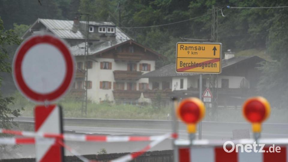 Eine Absperrung an der Straße Richtung Ramsau. Bild: Felix Hörhager