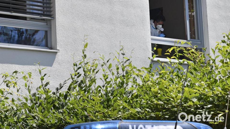 Polizeieinsatz in einem Amberger Seniorenheim. Ein 92-Jähriger starb am Montag an den Folgen von Messerstichen. Bild: Petra Hartl