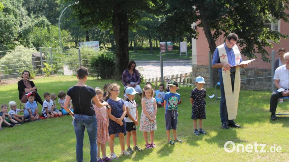 In den Fürbitten baten die Kinder den lieben Gott darum, dass sie nur Freude in ihrem neuen Kinderhaus erleben dürfen. Bild: frd