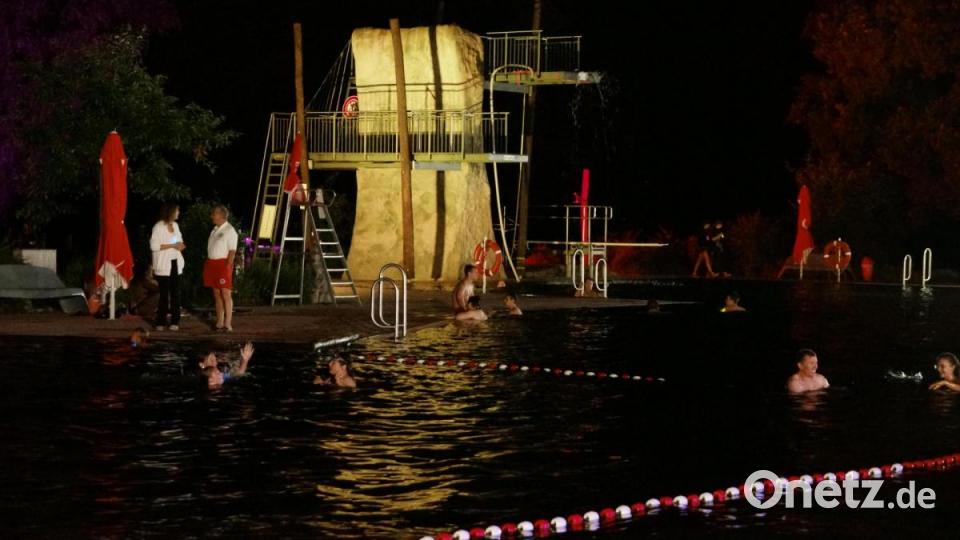 Das Naturerlebnisbad wurde zum Erlebnis für die nächtlichen Besucher. Bild: bkr