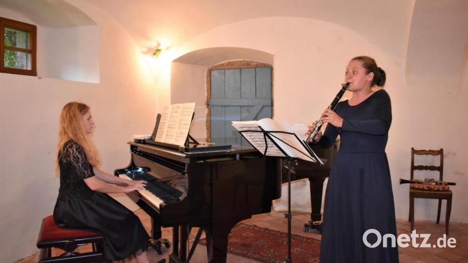 Valentina Shvetcova (Klavier) und Ruzaliia Kasimova (Klarinette) haben beim Pre-Opening des 34. Wurzer Sommerkonzertes Kammermusik-Raritäten präsentiert. Bild: rgr
