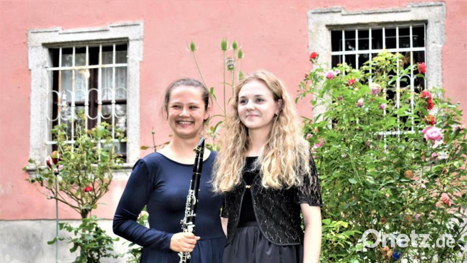 Valentina Shvetcova (Klavier) und Ruzaliia Kasimova (Klarinette) haben beim &quot;Pre-Opening&quot; des 34. Wurzer Sommerkonzertes Kammermusik-Raritäten präsentiert. Bild: rgr