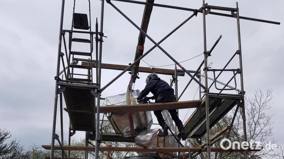 Auch die Statik der Skulptur &quot;connected&quot; wollte getestet sein. Bild: Uber und Diem/exb