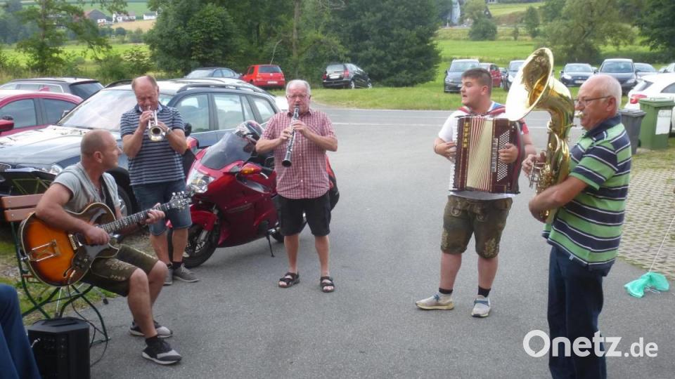 Die "Oberpfälzer Krainer" formierten sich im Verlauf des Abends. Bild: mad