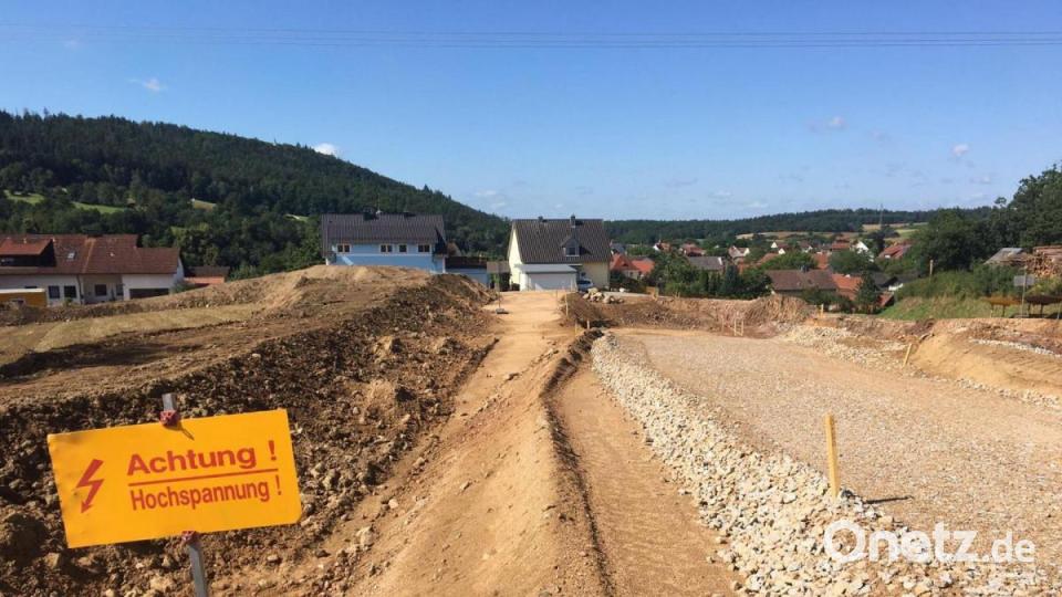 Am Ortsrand von Wutschdorf bekommt die Staatsstraße 2399 eine neue Streckenführung. Bild: gri