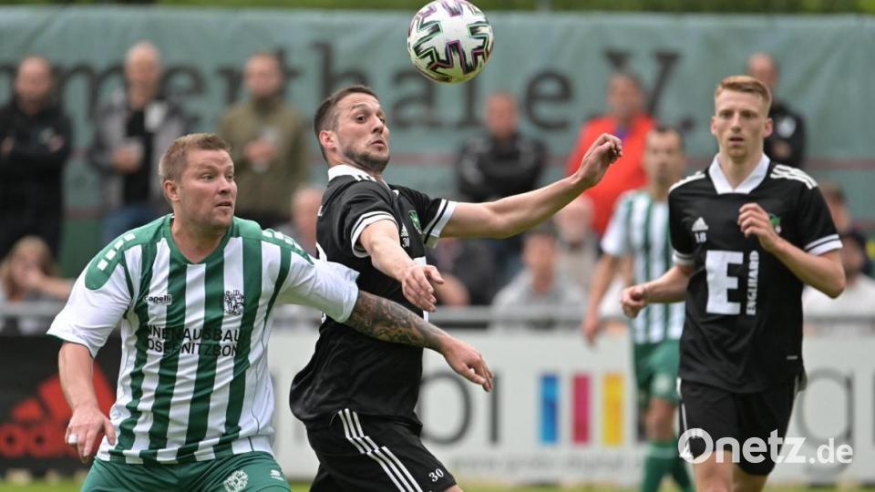 Michael Jonczy (links) an seiner alten Wirkungsstätte, hier im Zweikampf mit Mergim Bajrami. Rechts Andre Karzmarczyk. Bild: ref
