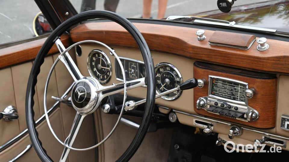 Schon 1952 wurden bei der Edelmarke mit dem Stern schon hochwertige Materialien verarbeitet, aber das Radio hatte keinen UKW-Empfang. Bild: gf
