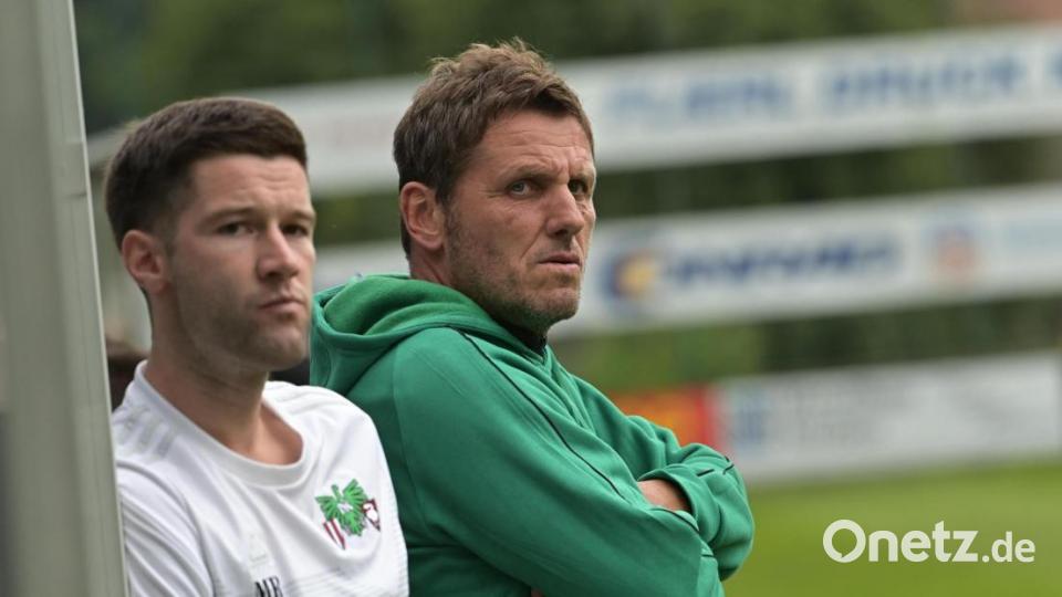 Michael Hutzler (rechts), Trainer der DJK Ammerthal. Bild: rba