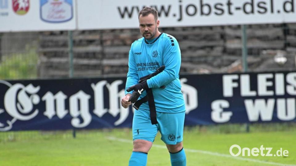 Für sein Foul in der 24. Minute sah Gebenbachs Keeper Michael Nitzbon die Rote Karte und musste gehen. Bild: ref