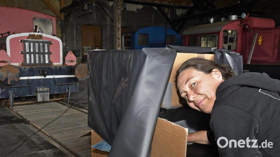 Heike Lepke hat noch viel vor. Sie arbeitet an einer Installation, die bis jetzt keinen Namen hat. Das Thema steht aber schon fest. In ihrer Camera obscura dreht sich alles um den Gegensatz von hart und weich. Bild: Petra Hartl