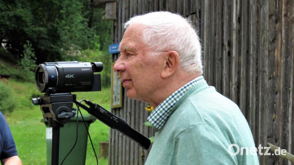 Hans Spörrer kümmerte sich unter anderem auch um die Video-Aufnahmen. Dabei hat er bereits viel Routine. Bild: ubb