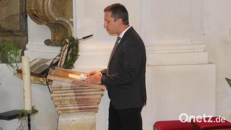 Bürgermeister Wolfgang Söllner lobte den Zusammenhalt in Ebnath und dankte den Initiatoren um Johannes Bauer für das ehrenamtliche Engagement. Bild: soj