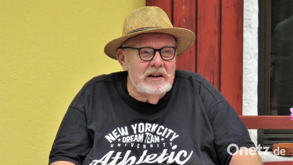 Hans G. Lauth, der Gründer der Grenzlandschreiber, arbeiter an seiner Familiensaga. Aus dem ersten Kapitel las er für die Online-Präsentation vor. Bild: ubb