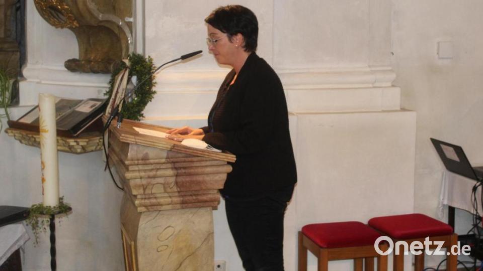 Daniela Würstl trug besinnliche Texte beim Benefizkonzert vor. Bild: soj