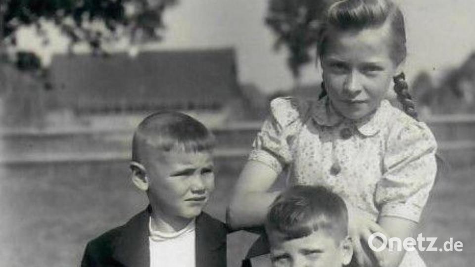 Irmgard Freund 1947 in Neubäu mit ihren Brüdern Gerhard und Günter. Bild: Stefan Freund/exb