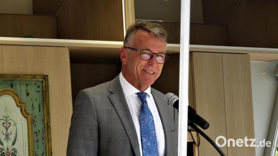 Bürgermeister Franz Stahl beglückwünschte die Jugendliche zu ihrem Preis herzlich und hob hervor, dass hinter dem Jugendrat der gesamte Stadtrat stehe. Bild: ubb