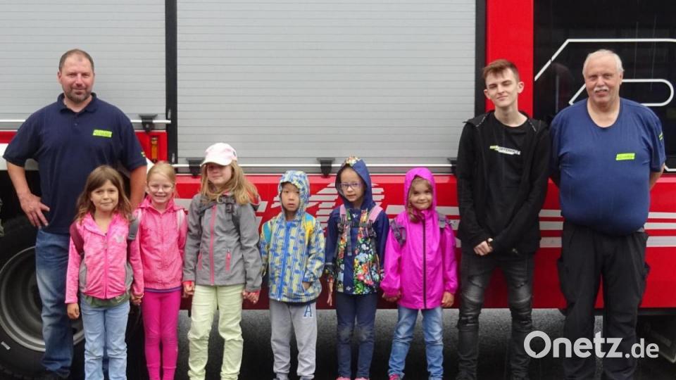 Bei der Brandschutzerziehung für die Mädchen und Buben des Kinderhauses Tausendfüßler. Bild: exb