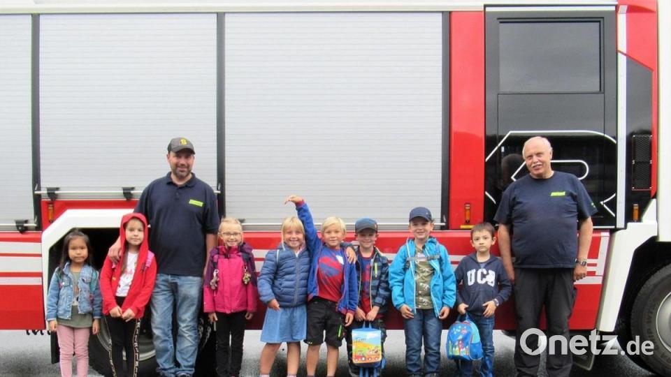 Bei der Brandschutzerziehung für die Mädchen und Buben des Kinderhauses St. Michael. Bild: Feuerwehr Waldsassen/exb