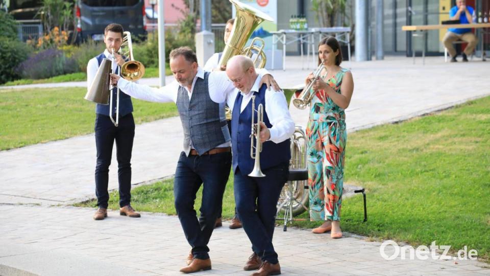 Zeit blieb auch für einen Sirtaki-Tanz. Bild: njn