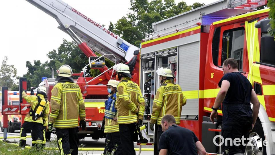 Knapp 30 Kräfte der Feuerwehren Amberg und Raigering waren im Einsatz. Bild: Petra Hartl