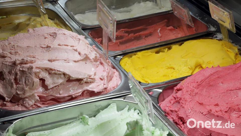 Klassiker wie Erdbeer, Vanille oder Schoko sind immer gefragt – in Amberg waren am Mittwoch aber Stracciatella, Pistazie und Amarena die Lieblingssorten. Bild: Wolfgang Steinbacher