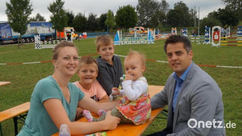 Bürgermeister Rudolf Teplitzky war mit der ganzen Familie zum Turnier gekommen. Bild: wel