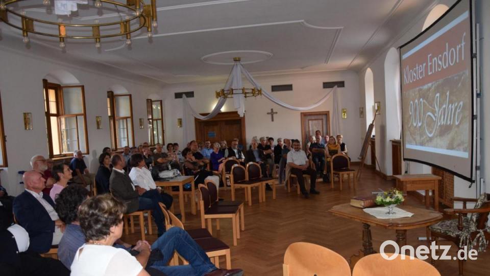 Der Vortrag von Lydia Andrea Hartl zur Geschichte des Klosters Ensdorf war gut besucht. Bild: bö