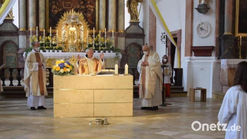 Der Festgottesdienst in der Pfarrkirche St. Jakobus war der Glanzpunkt des Festwochenendes zur 900-Jahr-Feier des Klosters Ensdorf. Bild: bö
