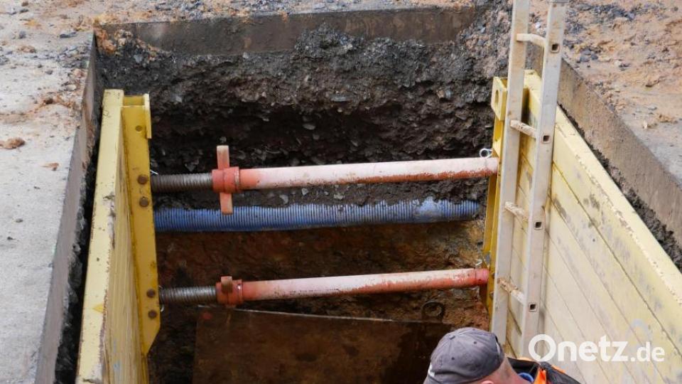 Im sogenannten &quot;Berstlining&quot;-Verfahren wird im Steinweg die neue Wasserleitung durch die bestehenden Rohre neu verlegt. Bild: hmr
