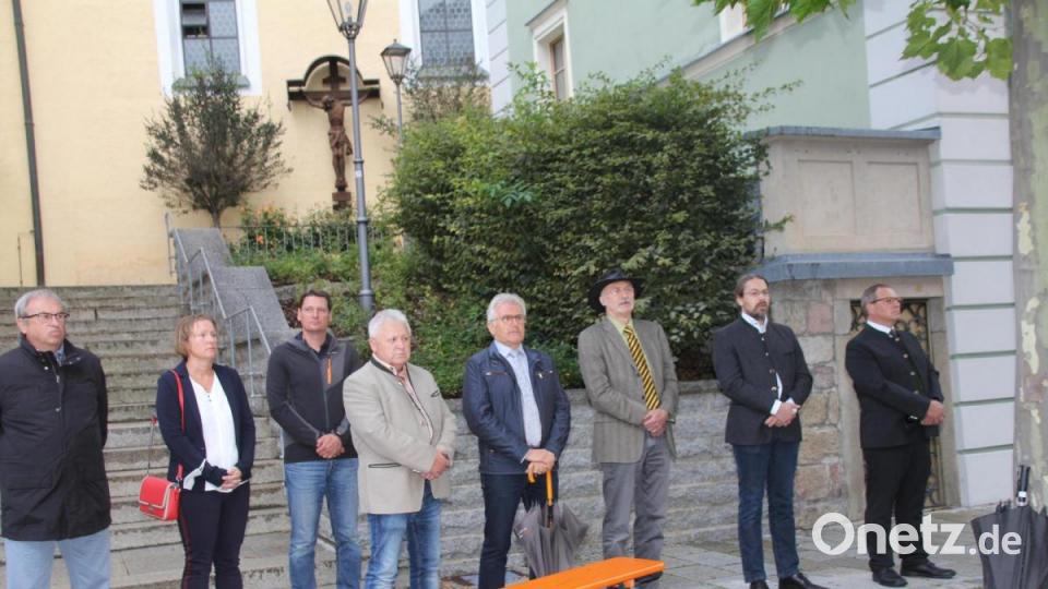 Auch ein großer Teil des Oberviechtacher Stadtrates war bei der Segnung anwesend. Bild: frd