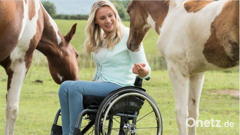 Reitsport war Svenja Mayers Ein und Alles. Die Tierliebhaberin hatte selbst zwei Pferde. Mit viel Kampfgeist und Wille konnte sie den Sport auch nach ihrem Unfall wieder ausüben. Bild: Svenja Mayer/privat/exb
