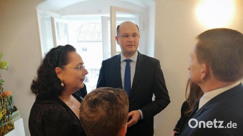 Sissy und Xandi Thammer im Gespräch mit Finanzminister Albert Füracker. Bild: anv