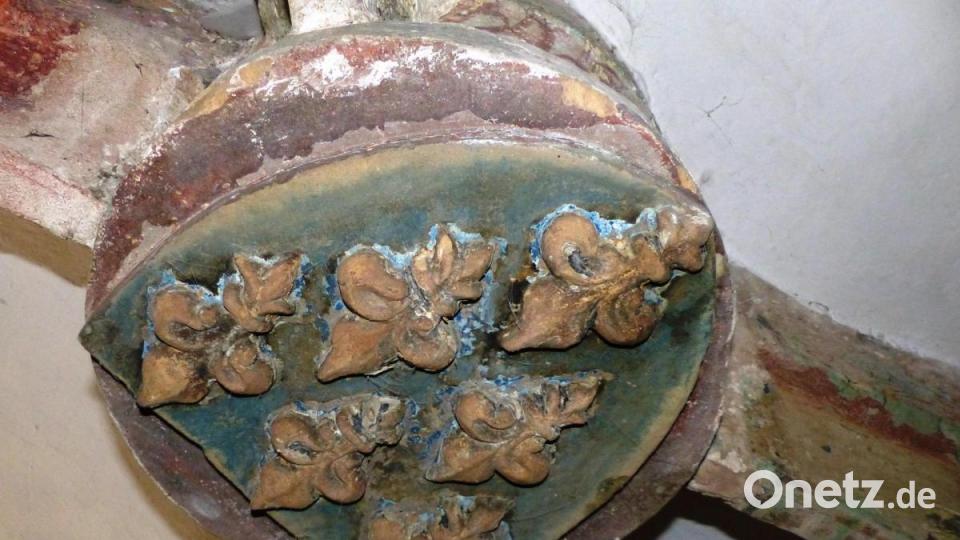 Sechs Lilien: Das Wappen von Kastl ziert den Abschlussstein. Bild: jp