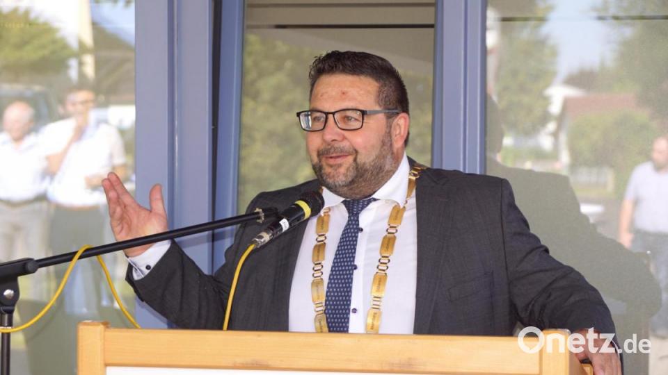 Bürgermeister Thomas Kaufmann bei der Einweihung des neuen Rathauses in Immenreuth. Bild: bkr