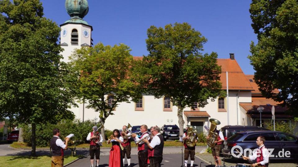 Musikalisch begleitete die Stadtkapelle Kemnath die Einweihung. Bild: bkr