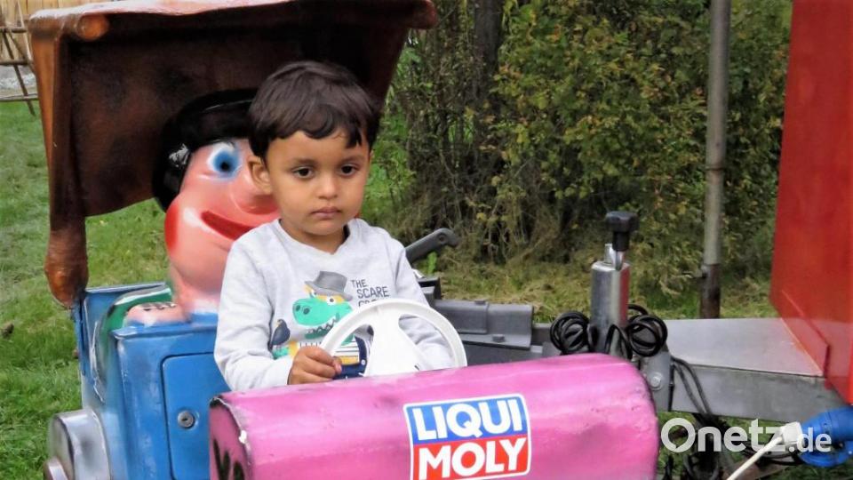 Fred Feuerstein lässt grüßen: Auch diese mittelalterliche Fahrzeug wurde von zahlreichen kleinen Fahrern belagert. Bild: ubb