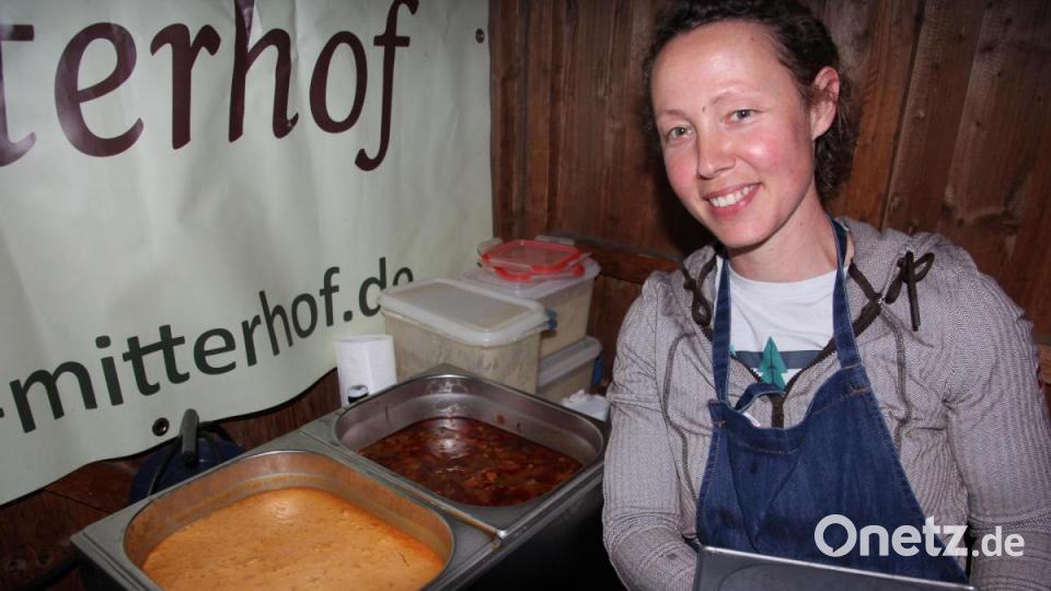 Kerstin Frank bot eine vegane Linsen-Kokos-Suppe und deftiges Wollschwein-Gulasch an. Bild: kro