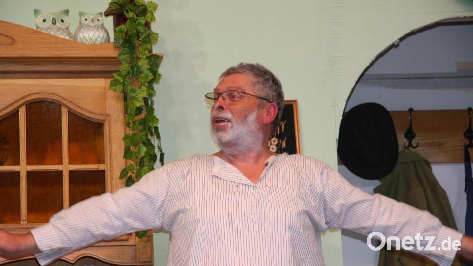 &quot;Das große Geheimnis&quot; von Bernd Gombold. Gespielt im November 2019 von der Fuchsmühler Laienspielgruppe unter der Regie von Wolfgang Lang. Bild: wro