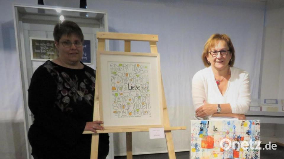 Unterschiede Stilrichtungen können durchaus harmonieren: Brigitte Demmel (links) und Angelika Sticht beweisen das. Bild: ubb