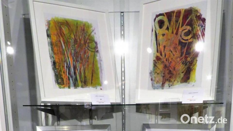 Von Angelika Sticht gibt es außer großflächigen Acrylmalereien auch kleinere Werke zu sehen. Bild: ubb