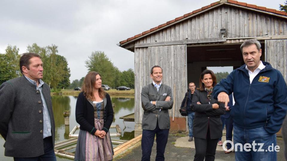 Ministerpräsident Markus Söder (rechts) will mehr Bewusstsein für die Arbeit der Landwirte schaffen. Mit im Bild CSU-Bundestagsabgeordneter Albert Rupprecht (Mitte). Bild: szl