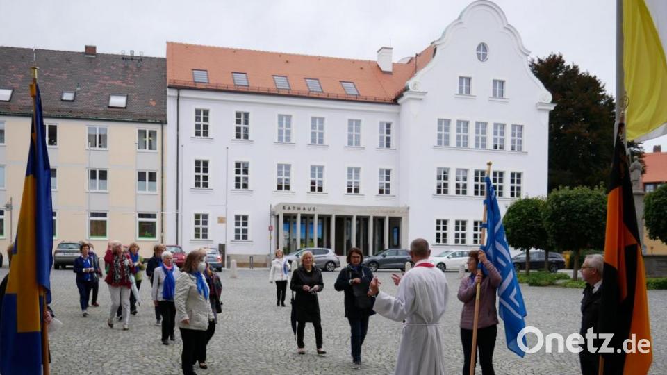 Vom Seniorenheim St. Martin in der Eichendorffstraße pilgerten der Katholische Deutsche Frauenbund und die Vita-Gruppe bei der Sternwallfahrt zur Basilika. Bild: hmr