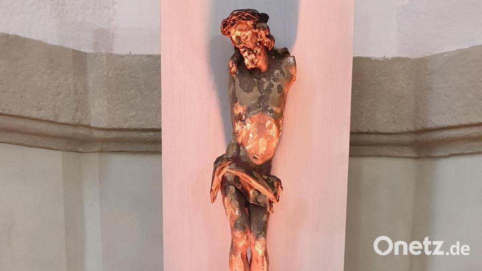 Im Mittelpunkt des Wallfahrtstages stand der Geschändete Heiland in der Basilika. Bild: hmr