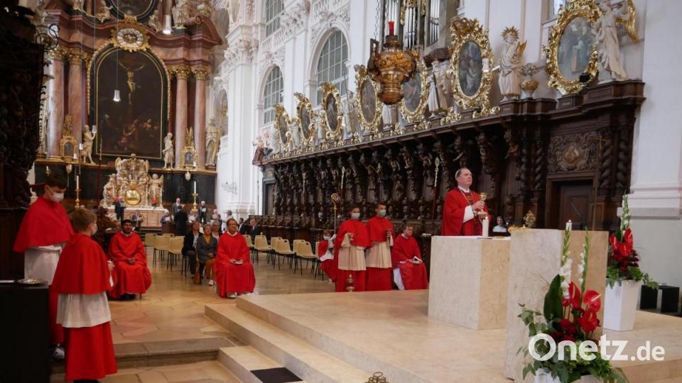 Abt Nikolaus Thiel vom Zisterzienserstift Schlierbach in Oberösterreich war Hauptzelebrant und Prediger des feierlichen Gottesdienstes beim Wallfahrtstag zum Geschändeten Heiland in der Basilika Waldsassen. Bild: hmr