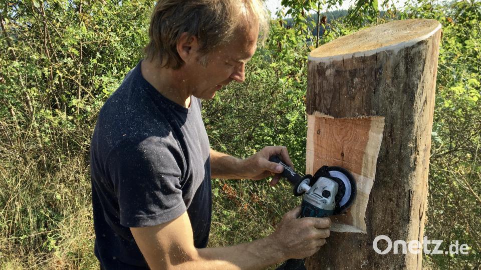 In den vergangenen Wochen wurde fleißig gewerkelt. Helmut Piehler war für die Holzbearbeitung zuständig. Bild: gri