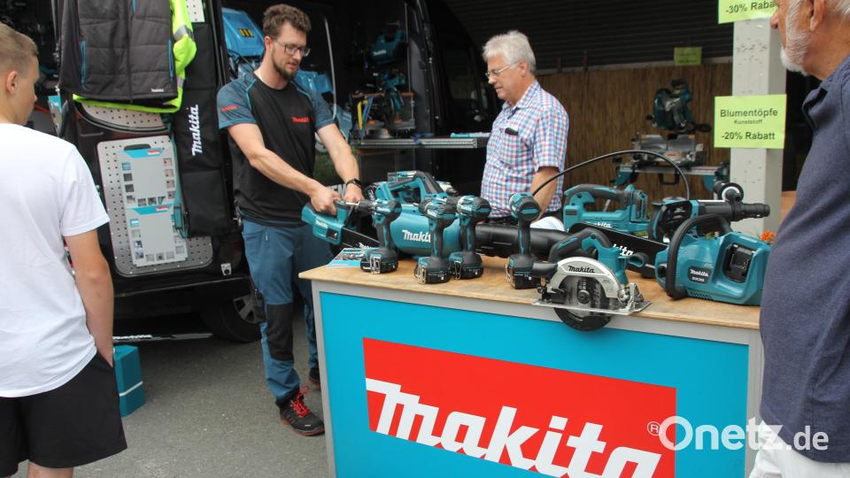Träume in Blau erfüllten sich für Hobbyhandwerker und Profis. Bild: frd